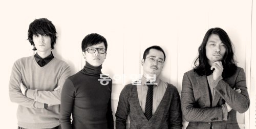 연말 대규모 단독 공연을 여는 실력파 록그룹 ‘국카스텐’. 왼쪽부터 김기범, 하현우, 전규호, 이정길. 예당컴퍼니 제공