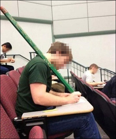 ‘힘이 남아도는 학생’ 사진 화제