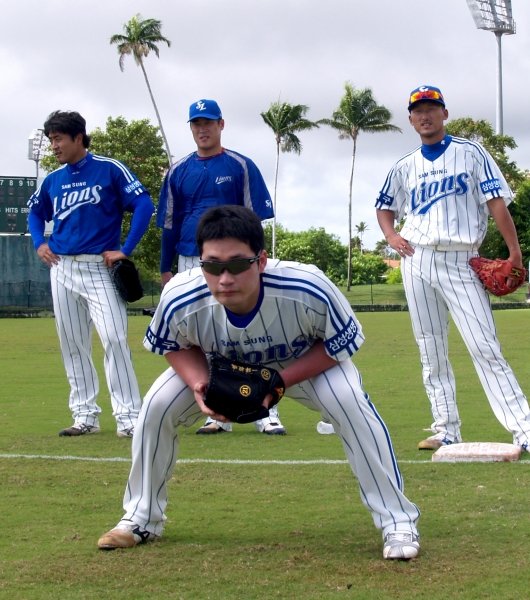 연봉협상과 훈련은 별개다. 구단과 연봉을 놓고 줄다리기를 하고 있는 삼성 오승환은 지난주부터 괌에서 홀로 개인 훈련을 하며 내년 시즌을 일찌감치 준비하고 있다. 사진제공｜삼성라이온즈.