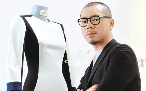 디자이너 장민영 씨는 2012년 ‘여배우 드레스’ 디자이너로 이름을 알렸다. 새해에는 글로벌 디자이너로 자리매김하기 위한 꿈을 펼치겠다는 포부를 밝혔다. 김미옥 기자 salt@donga.com