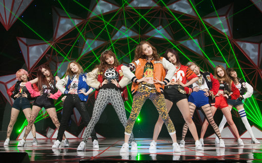 소녀시대는 신곡 ‘아이 갓 어 보이’로 국내 주요 음악차트 1위, 공개 55시간 만에 뮤직비디오 유튜브 조회수 1000만 건 돌파 등 여전한 인기를 증명하고 있다. 사진제공｜CJ E&M