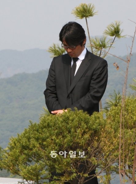 故 조성민의 최진실  앞에서의 모습. 동아일보DB