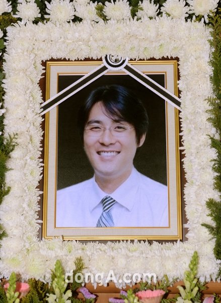 고(故) 최진실씨의 전 남편인 전직 프로야구 선수 조성민이 6일 오전 서울 강남구 도곡동 한 아파트에서 숨진 가운데 오후 서울 성북구 고려대 안암병원 장례식장에 빈소가 마련돼 있다. 동아닷컴 국경원 기자 onecut@donga.com
