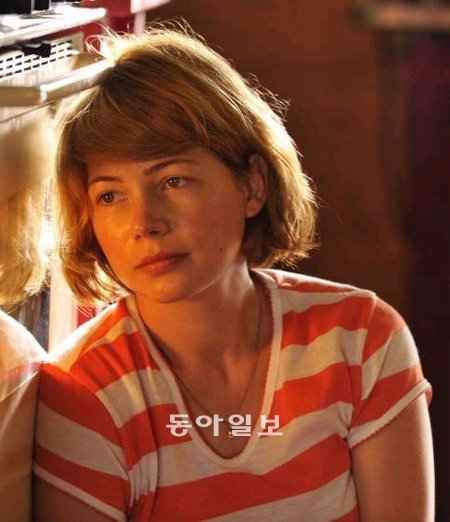배우 출신인 34세 여자 감독 세라 폴리의 영화 ‘우리도 사랑일까’는 음악을 배치한 솜씨가 노련하다. 티캐스트 제공