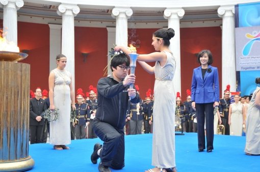 ‘태양이 선물한’ 평창을 밝힐 성화. 17일(한국시간) 그리스 아테네 자페이언 팰리스에서 채화된 성화는 23일 서울을 출발해 전국을 돌고 강원도로 향한다. 사진제공｜평창동계스페셜올림픽 조직위원회