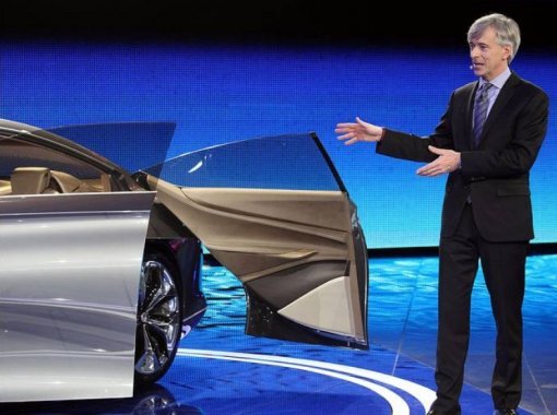 ‘HCD-14’ 제네시스 콘셉트카를 소개하는 존 크라프칙. 사진= USA투데이