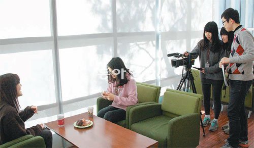3기 PD반 학생들이 영상촬영 실습하는 모습.