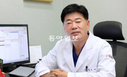 두뇌 활동을 증진시키는 혼합곡을 개발한 두재균 전주 베아트리체여성병원 원장. 그는 “어린이 당뇨 환자를 위한 학교를 만드는 것이 꿈”이라고 말했다. 두재균 원장 제공