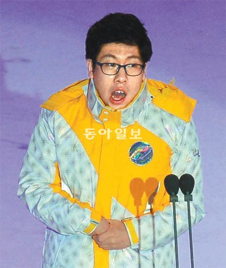 개막식에서 애국가를 부르는 ‘기적의 청년’ 박모세(21). 평창=변영욱 기자 cut@donga.com