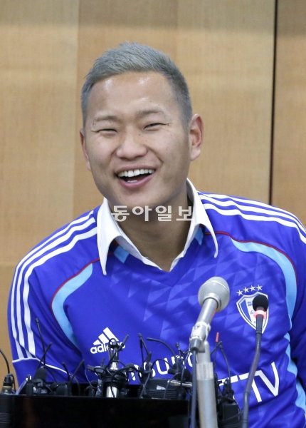 수원 삼성에 입단한 북한대표팀 공격수 정대세가 아시아축구연맹(AFC) 결정에 따라 국제무대에서 한국 국적으로 뛸 수 있게 됐다. 동아일보DB