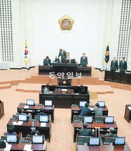 1월 21일 열린 인천시의회 임시회에서 상정된 각종 안건을 의결하기 위해 모인 시의원들. 인천시 제공