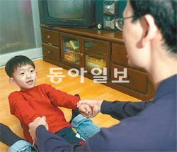 청소하기, 요리하기, 아이와 놀아주기 등 집안에서의 이런저런 움직임들에 쓰이는 열량이 쏠쏠하다. 동아일보DB