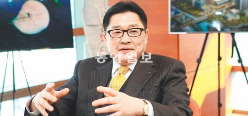 구자균 부회장은 인터뷰에서 “올해는 전력시스템 사업의 글로벌화와 스마트그리드의 대중화를 성공시키는 것이 목표”라고 말했다. LS산전 제공