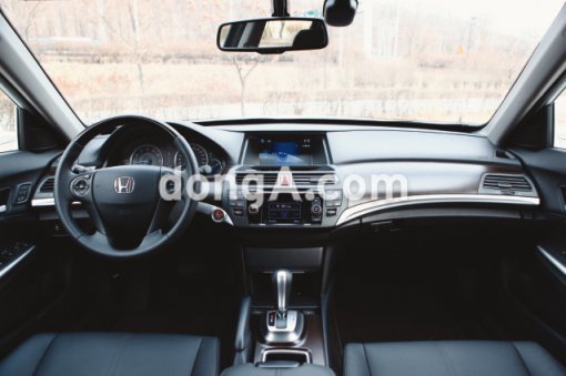 크로스투어 실내의 소음과 진동은 세단과 비슷한 수준이다.