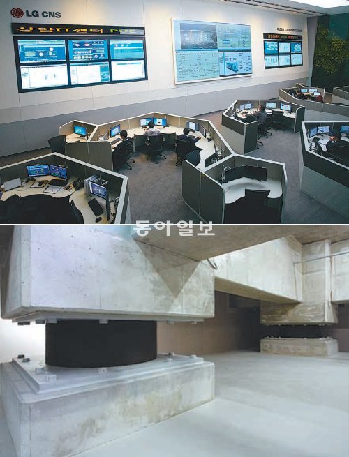 LG CNS 부산데이터센터의 종합관제실(위). 서울과 인천의 다른 데이터센터 현황까지 한 곳에서 관리할 수 있다. 이 데이터센터는 지진에도 흔들리지 않도록 면진 설비인 고무 기둥(아래)이 떠받치고 있다. LG CNS 제공