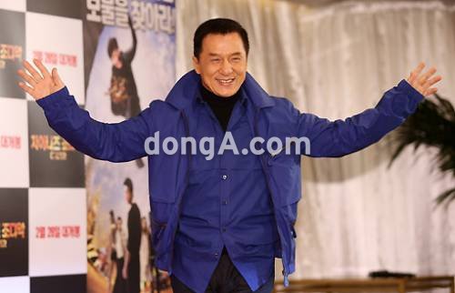 월드스타 청룽(Jackie Chan)이 18일 오후 서울 중구 소공동 롯데호텔에서 열린 영화 ‘차이니즈 조디악‘ 내한 기자회견에 참석하고 있다. 동아닷컴 국경원 기자 onecut@donga.com