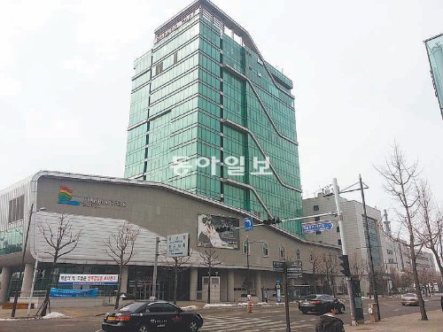 인천도시공사가 경영난을 해결하기 위해 최근 입찰에 부친 중구 하버파크호텔. 이 호텔의 매각 예정가는 469억7700만 원이었지만 참여자가 없어 유찰됐다. 김영국 동아닷컴 객원기자 press82@donga.com