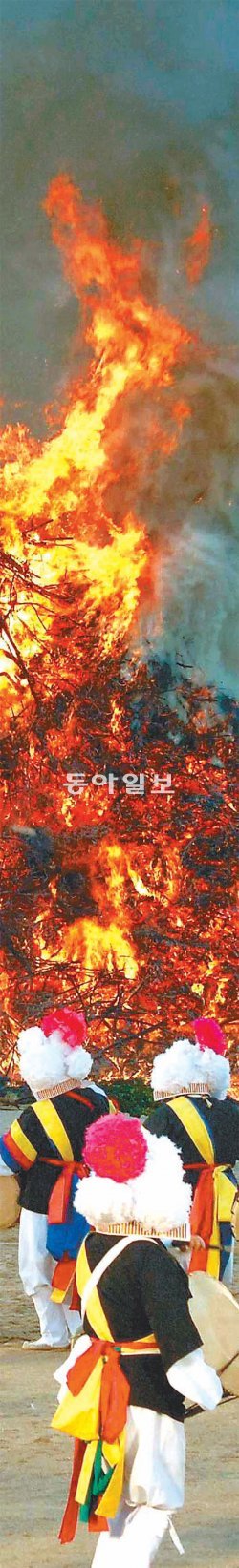 지난해 부산 해운대해수욕장에서 열린 달맞이 온천천축제. 해운대구청 제공