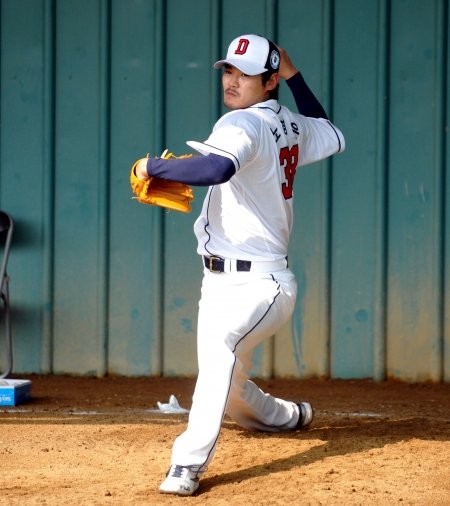 WBC는 투구수 제한 때문에 선발 다음에 나오는 투수의 몫이 커진다. 대표팀에서는 노경은이 바로 그런 역할을 맡는다. 사진제공｜두산베어스