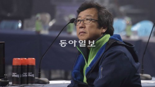 강우석 감독은 “‘전설의 주먹’은 스토리텔링이 중요한 영화가 아니다”라고 말했다. 마음 놓고 편하게 볼 수 있는, 재미로 돌아간 영화라고 강조했다. 시네마서비스 제공