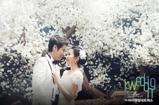 3월16일 결혼하는 미스코리아 출신 방송인 김예분, 개그맨 차승환. 사진제공｜아이웨딩