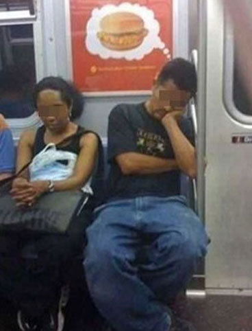 배고픈 지하철 승객. 사진=온라인커뮤니티