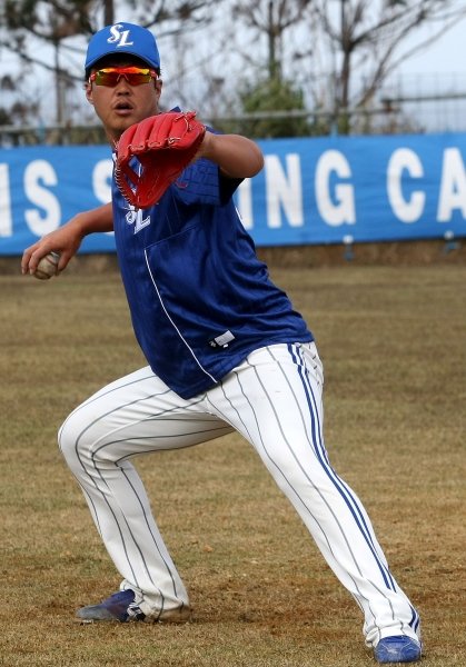 삼성 안지만이 일본 오키나와 스프링캠프에서 몸만들기에 열중하고 있다. 지난 시즌 직후 팔꿈치 뼛조각제거수술을 받은 그는 오키나와에서 투구도 시작하며 빠른 회복세를 보이고 있다. 사진제공｜삼성 라이온즈