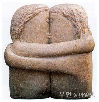 ▲ 브랑쿠시 ‘입맞춤’(1908년, 조각, 36.5×25.5×24cm, 퐁피두센터)