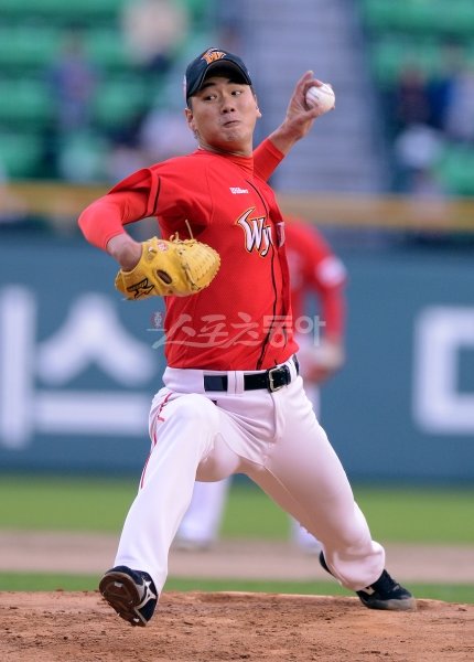 미국·한국·일본·중국을 오가는 어수선한 훈련여건 속에서도, SK 에이스의 재활경과는 순조롭다. 김광현은 1일 재활 이후 첫 불펜피칭을 실시했다. 스포츠동아DB