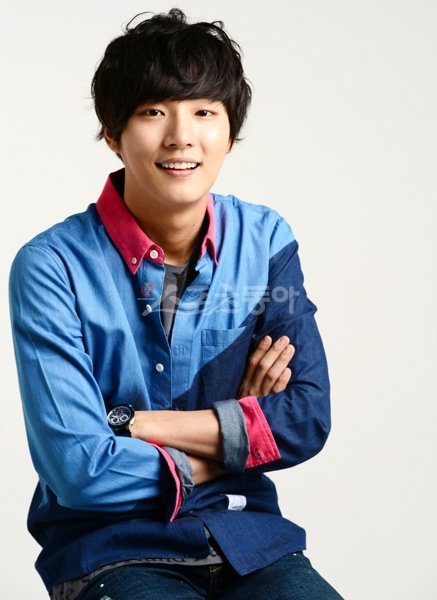 ‘바른 생활’ 청년의 이미지를 벗고 ‘이웃집 꽃미남’으로 사랑받으며 한 단계 성장한 연기자 윤시윤은 “좋은 영향을 미칠 수 있는 연기를 보여주도록 노력하겠다”고 마음을 다잡았다. 김민성 기자 marineboy@donga.com 트위터@bluemarine007