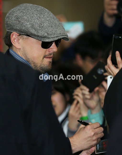 할리우드 배우 리어나도 디캐프리오가 6일 오후 서울 강서구 김포국제공항을 통해 입국하고 있다.