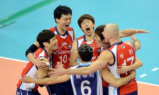 대한항공이 7시즌 연속 V리그 남자부 포스트시즌 진출에 성공했다. 러시앤캐시의 돌풍을 따돌리고 챙긴 결실이라 의미가 깊다. 스포츠동아DB