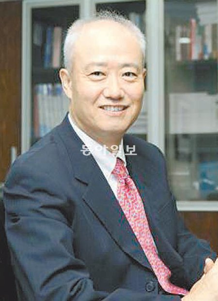 김춘호 한국뉴욕주립대 총장이 11일 인터뷰를 통해 “미국 본교만큼 뛰어난 성적과 자질을 갖춘 신입생들이 입학한 만큼 글로벌 인재로 키워나가겠다”고 강조했다. 한국뉴욕주립대 제공