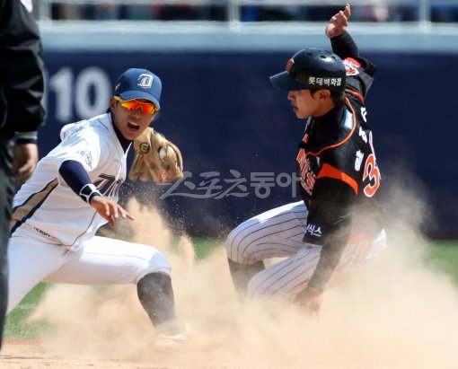 프로야구 9구단 NC는 롯데, 한화와 새로운 라이벌 구도를 그릴 블루칩으로 주목받고 있다. 특히 지역 라이벌인 롯데와의 경쟁 
관계는 관중 동원에도 큰 힘이 될 것으로 기대된다. 사진은 지난해 퓨처스리그 NC-롯데전의 한 장면. 스포츠동아DB