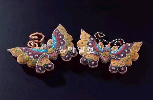 혼례 뒤 첫날밤을 보내는 페라나칸의 침실 꾸밈용 나비 모양 전통 장식. 19세기 말 작품이다. 국립중앙박물관 제공