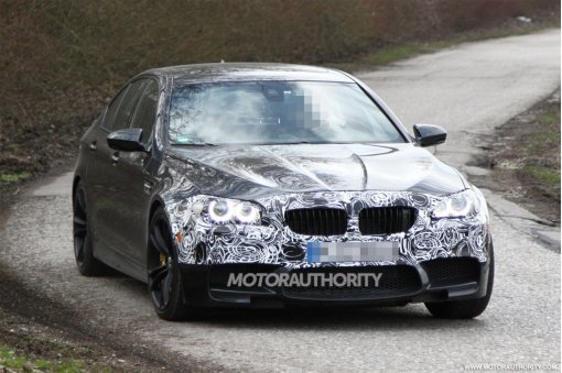 2016년형 BMW M5 부분변경모델 스파이샷. 사진 출처= 모터오쏘리티