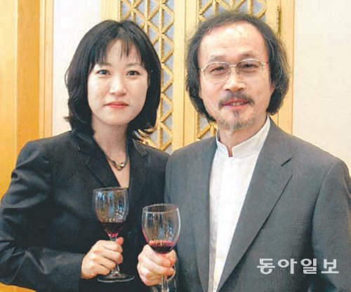 이타미준과 딸 유이화 대표(왼쪽). ITM유이화건축사사무소 제공