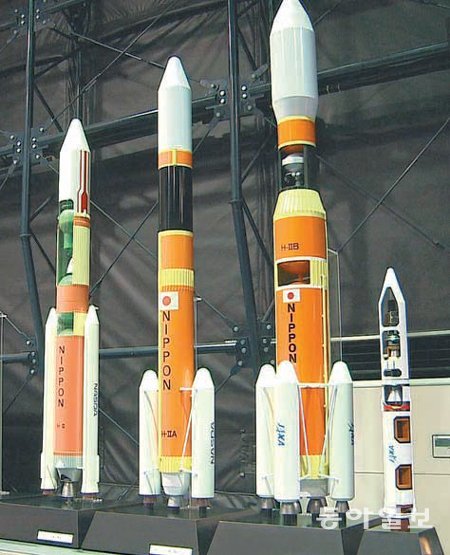 일본이 개발한 다양한 로켓들. 오른쪽에 있는 작은 로켓이 이르면 8월 발사될 엡실론 로켓이다. 이승훈 채널A 기자 CANN025@donga.com