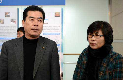 류현진 선수의 아버지 류재천(왼쪽) 씨와 어머니 박승순 씨. 스포츠동아 DB