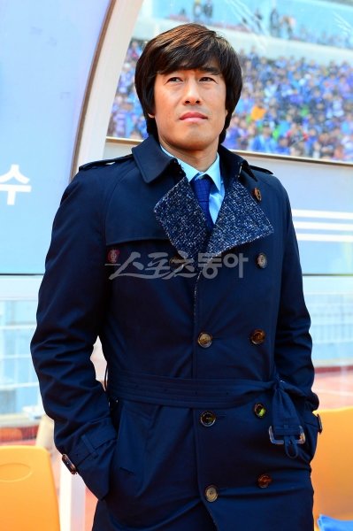 14일 오후 수원 월드컵경기장에서 열린 K리그 클래식 수원삼성과 FC서울의 경기에서 수원 서정원 감독이 그라운드를 바라보고 있다. 수원ㅣ박화용 기자 inphoto@donga.com 트위터 @seven7sola