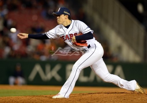 두산 오현택이 좌타자에 더 강한 사이드암으로서 새로운 성공 스토리를 써내려가고 있다. 잠실｜김종원기자 won@donga.com 트위터 @beanjjun