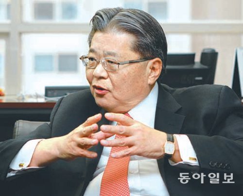 제리 슈 DHL익스프레스 아태지역 총괄 대표는 인터뷰에서 “한국이 삼성 같은 세계적인 기업, 강남스타일 같은 세계적인 히트상품을 만들 수 있었던 것은 한국인이 목표 달성의 동기부여가 잘돼 있기 때문”이라고 평가했다. DHL코리아 제공
