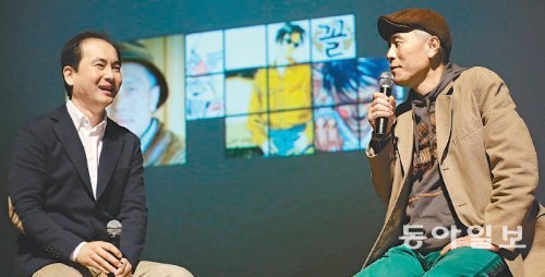 24일 서울 강남구 삼성동 코엑스에서 열린 ‘넥슨 개발자 콘퍼런스 2013’에서 만화가 허영만 화백(오른쪽)과 서민 넥슨 사장이 문화콘텐츠 산업의 미래를 주제로 대담을 나누고 있다. 넥슨 제공