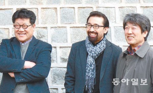 40년 지기 세 친구가 함께 판을 벌였다. 왼쪽부터 안봉주(사진작가), 박인현(한국화가), 김종대 씨(서예가).