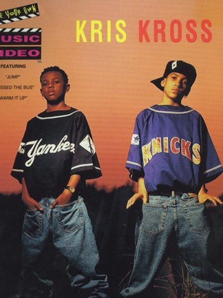 1990년대 미국 랩 듀오 ’크리스 크로스’의 멤버 크리스 켈리(왼쪽)가 1일(현지시간) 사망했다. 사진 출처='JUMP' 뮤직비디오