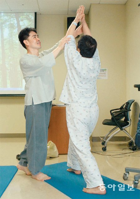 암이 완치됐다 하더라도 재발을 막으려면 정기검진, 식생활 개선, 꾸준한 운동 등을 통해 적극적으로 건강을 관리해야 한다. 서울성모병원 제공