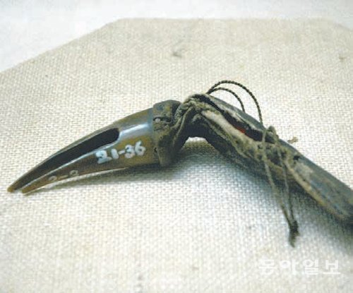 오구(烏口)는 조총에 탄환을 한 발씩 넣을 수 있도록 고안된 조선시대의 탄입장비다. 까마귀의 주둥이처럼 생긴 데서 그 이름이 유래했다. 동아일보DB