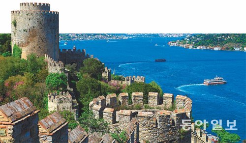 올해 8월 ‘이스탄불-경주세계문화엑스포’가 열리는 터키 이스탄불의 보스포루스 해협. 유럽과 아시아 문화가 만나는 이곳은 동서양 문명 교류의 상징이다. 이스탄불과 경주가 만나는 문화엑스포는 경북 정신의 저력을 보여준다.