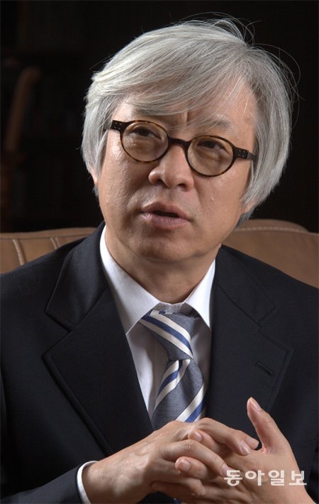 행복 스트레스야말로 행복의 장애물이라고 강조하는 철학자 탁석산 씨. 창비 제공