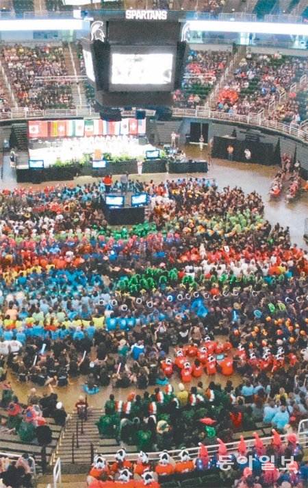 제34회 세계학생창의력올림피아드(Odyssey of the Mind World Finals) 개막식이 지난달 22일 미국 미시간 주 랜싱 시 미시간주립대에서 열렸다.